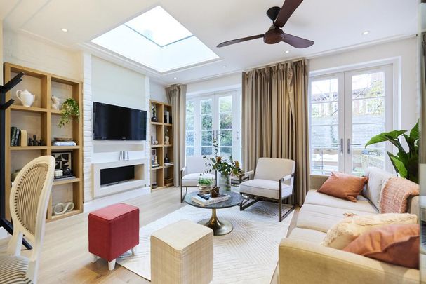 4 bedroom terraced house to rent - Photo 1