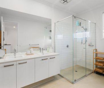 STYLISH TOWNHOUSE IN THE HEART OF NORTH LAKES - Photo 4