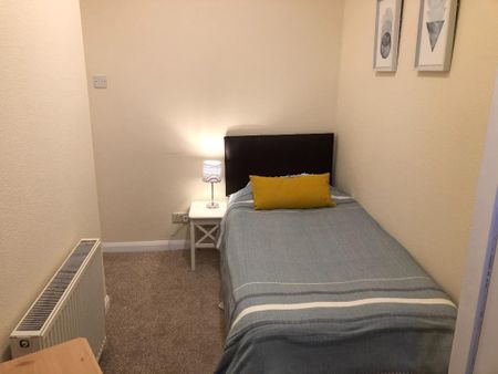 2 bedroom flat to rent - Photo 3