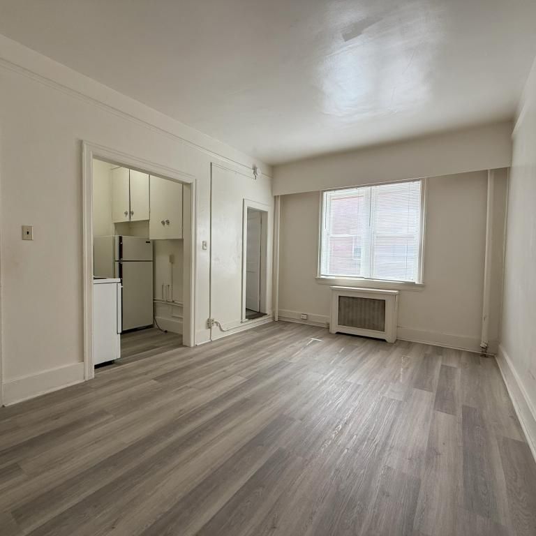Regina Apartment near Cathedral Area - Photo 1