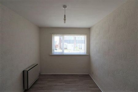 2 bedroom ground floor flat to rent - Photo 3