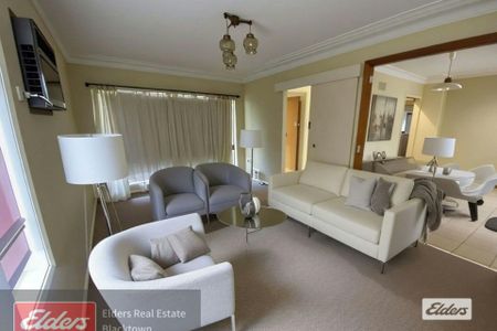 SPACIOUS FAMILY HOME IN CONVENIENT LOCATION - Photo 2
