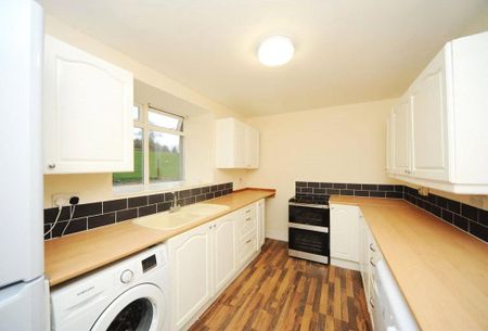 3 bedroom detached house to rent - Photo 2