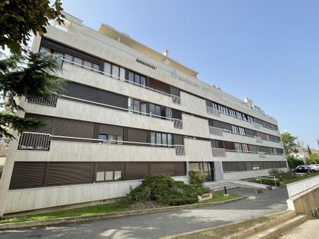 Location Appartement 1 pièce 28m² ST MAUR DES FOSSES 94210 - Photo 3