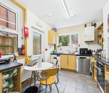 6 bedroom House To Let Total Size: 1539 SQ FT - Photo 3