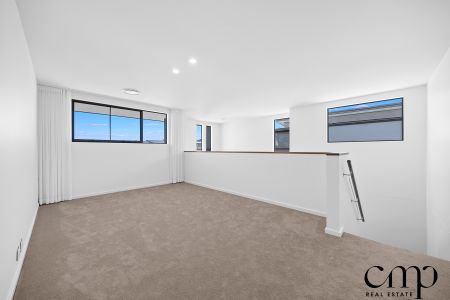 29 Mansfield Circuit, Gledswood Hills NSW 2557 - House For Rent | Domain - Photo 2