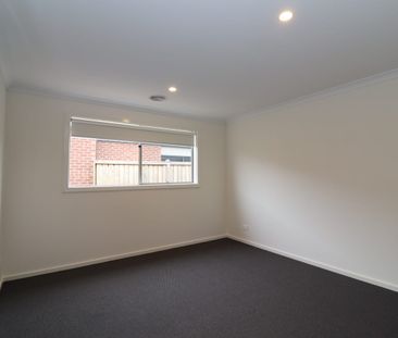 17 Valere Street, Mickleham, Vic 3064 - Photo 5