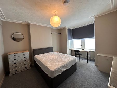 5 bedroom house - Photo 2