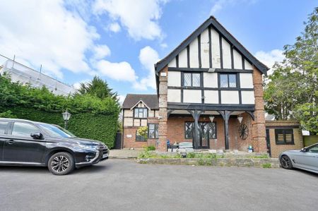 4 bedroom detached house to rent - Photo 2