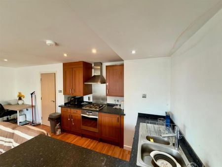 2 bedroom apartment to rent - Photo 5