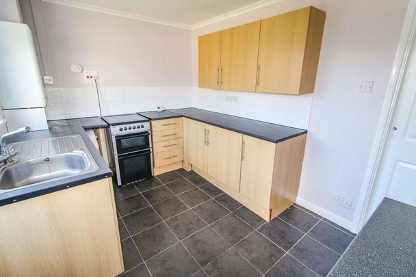 2 bedroom terraced house to rent - Photo 1