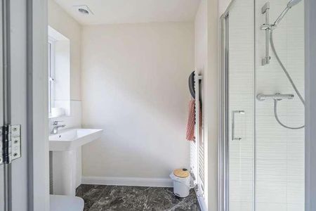 Chaddington Strand, Swindon, SN1 - Photo 5