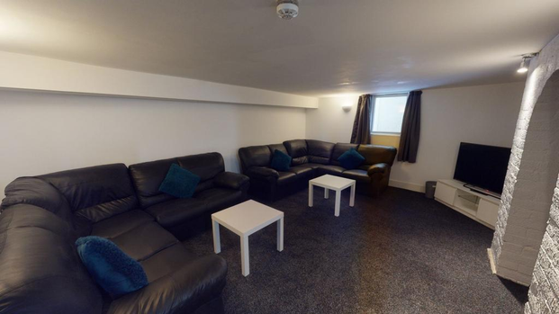 14 bedroom detached house to rent - Photo 1