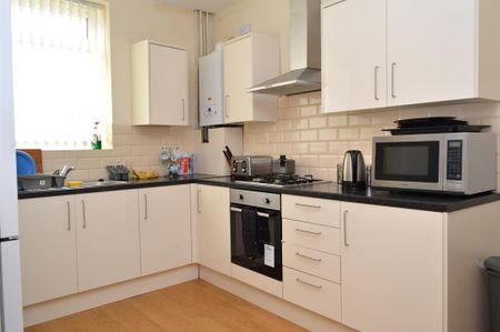 1 bedroom in a house share to rent - Photo 4