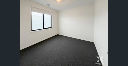 Spacious 4-Bedroom Family Home with Double Garage in Aintree - Photo 4