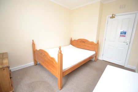 3 bedroom flat to rent - Photo 5