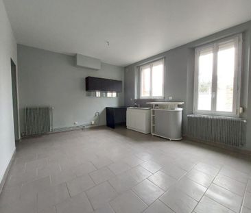 Location Appartement 2 pièces 42m² CAUDEBEC LES ELBEUF 76320 - Photo 1