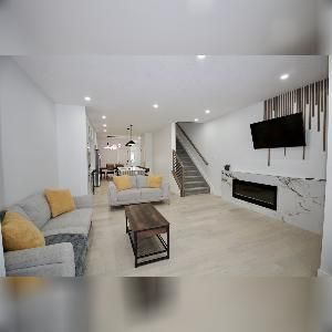 Inglewood Modern 4 Bed 2.5 Bath Dbl Garage Edmonton - Photo 3