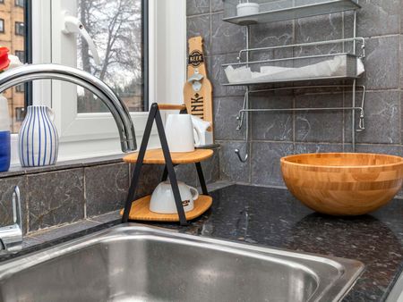 Stylish East London Room – Great Transport Links ✨ Room B - Photo 2