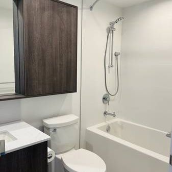 1BR 1 BTH Sub-penthouse suite available - Photo 4