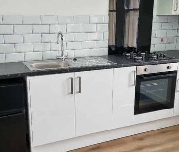 Small Studio - Photo 6