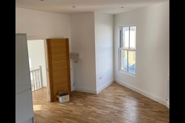 3 Bed Flat, St. Asaph Road, SE4 - Photo 1