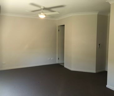 Modern, Centrally Located Townhouse – Available Soon! - Photo 2