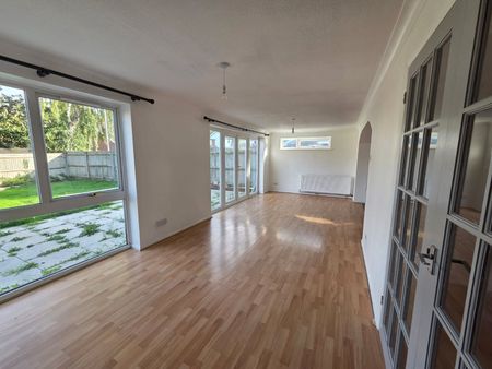 Spinis, Bracknell, Berkshire, RG12 - Photo 3