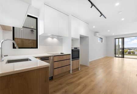 Modern 3-Bedroom Home in heart of Westgate - Photo 3