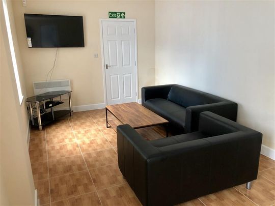 Chester Road North, Kidderminster - Photo 1