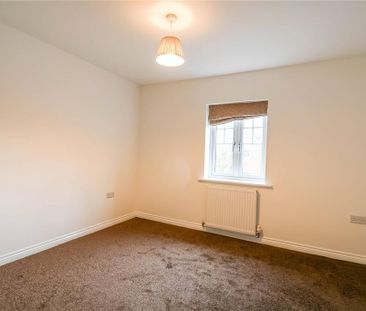 4 bedroom semi-detached house to rent - Photo 5