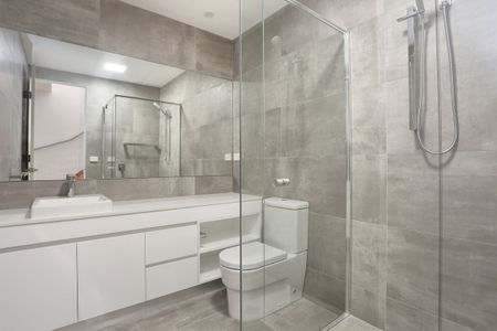 NEAR NEW TOWNHOUSE IN A FANTASTIC LOCATION - Photo 4