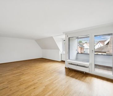 Gemütliche 3,5 Zimmer-Dachwohnung im Ortszentrum von Aesch - Foto 1