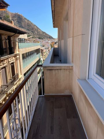 Piso de alquiler en Rambla de Méndez Núñez, Casco Antiguo - Sta. Cruz - Ayuntamiento - Photo 3