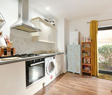 1 bedroom flat to rent - Photo 6