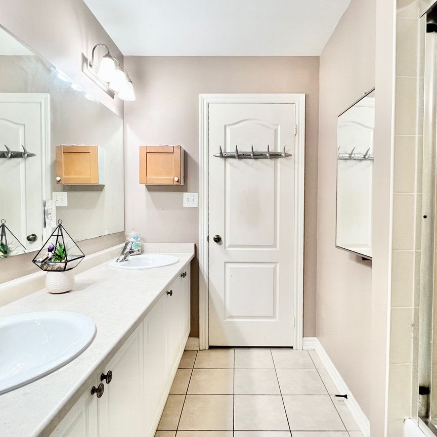 For Lease - 4681 Webb Street, Burlington, Ontario - Photo 1