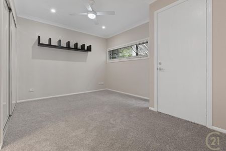 Beachfront Luxury Home in Prime Waterfront Location - 6 Month Lease Only - Photo 3