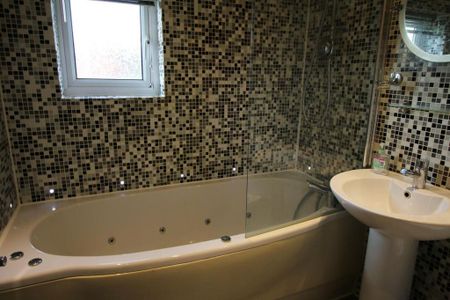 2 bedroom semi-detached house to rent - Photo 4