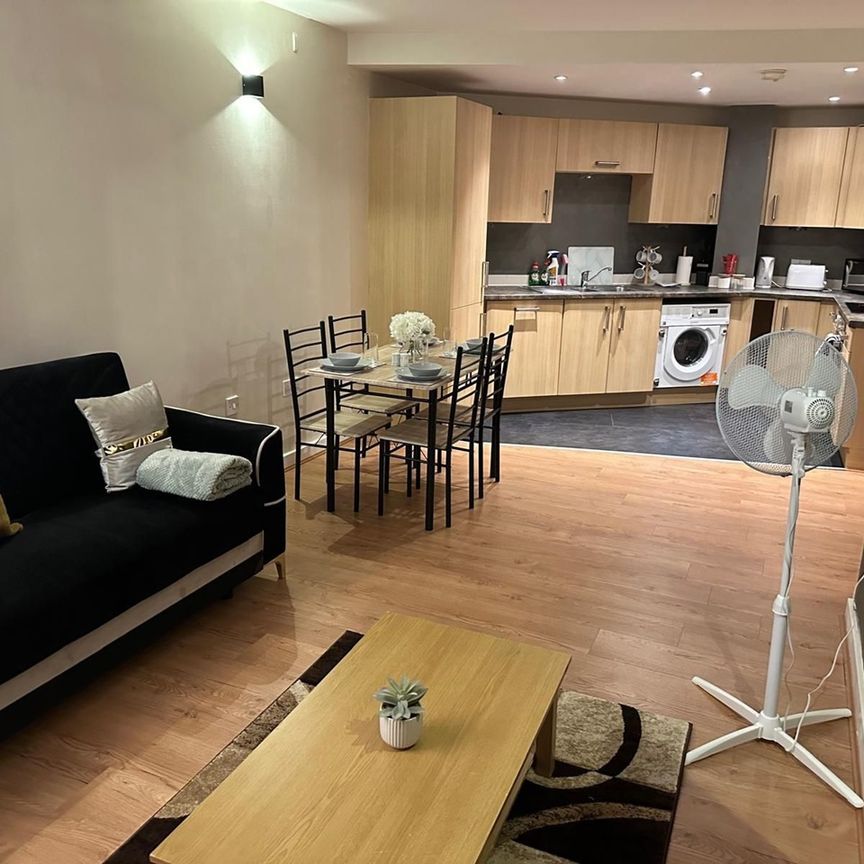 2 Bed Flat, Pelling St, E14 - Photo 1