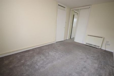 3 bedroom flat to rent - Photo 3