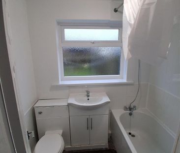 2 bedroom semi-detached house to rent - Photo 3