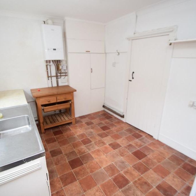 5 bedroom semi-detached house to rent - Photo 1