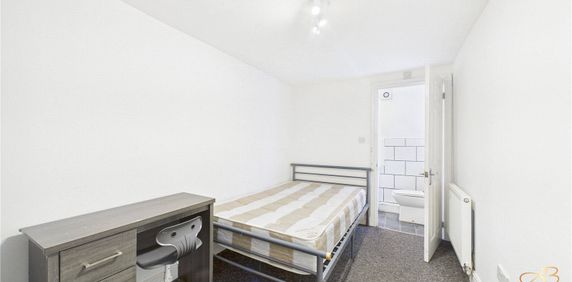 Room 2, Flat 1 - Photo 2