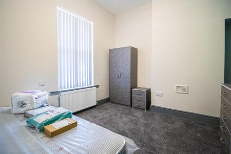 4 bedroom terraced house to rent - Photo 4