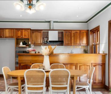 “Character, Comfort & Convenience in the Heart of Kensington” - Photo 4