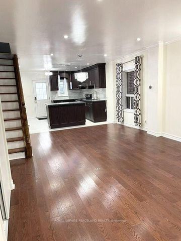 606 Coxwell Avenue apartment — Toronto, ON (3-Bedroom) - 3 Bedroom - Photo 2
