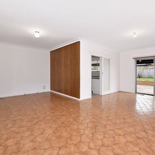 Spacious Three-Bedroom Home in a Convenient Keilor East Location - Photo 1