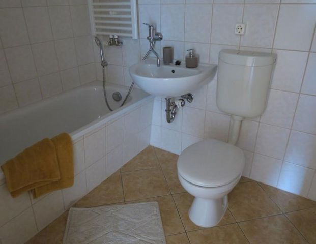 Einziehen und Wohlfühlen! 2-Raum-Wohnung mit Aufzug // Balkon mit Weitblick // Küche mit Fenster! - Photo 1