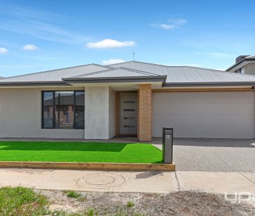 4-Bedroom Family Home with Modern Luxuries - Photo 1