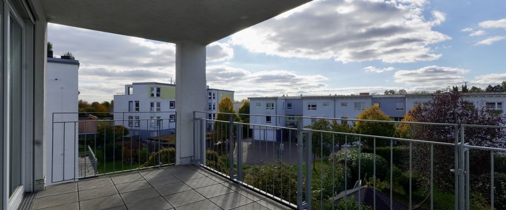 Modernes Wohnen im Europaviertel – 4-Zimmer-Wohnung mit Westbalkon & Tiefgarage - Foto 1